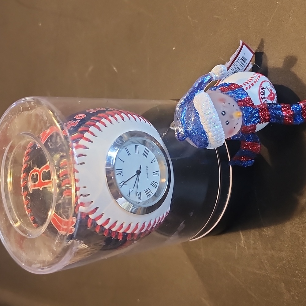 Boston Red Sox World Series 2004 Baseball clock with 2006 Red Sox ornament